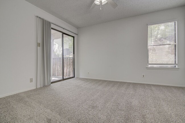Building Photo - 3558-3560 Ranch Road 2222