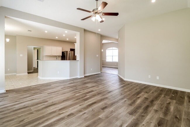 Building Photo - 403 Cedar Lake Dr