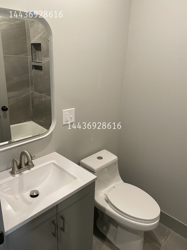 Building Photo - 435 N Glover St