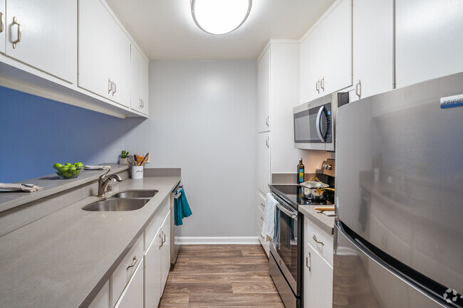 Kitchen - The Wellesley Crescent Apartments