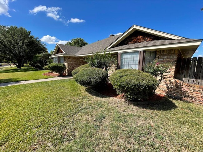 Building Photo - 311 Trevino Trail