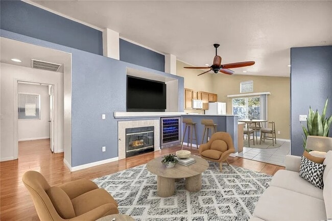 Building Photo - Colorful Pines Avenue