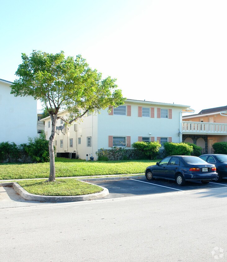 Foto del edificio - 2151 NE 168th St