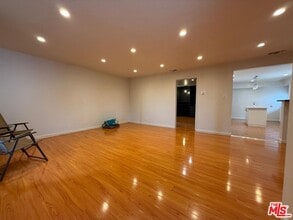 Building Photo - 10642 Samoa Ave