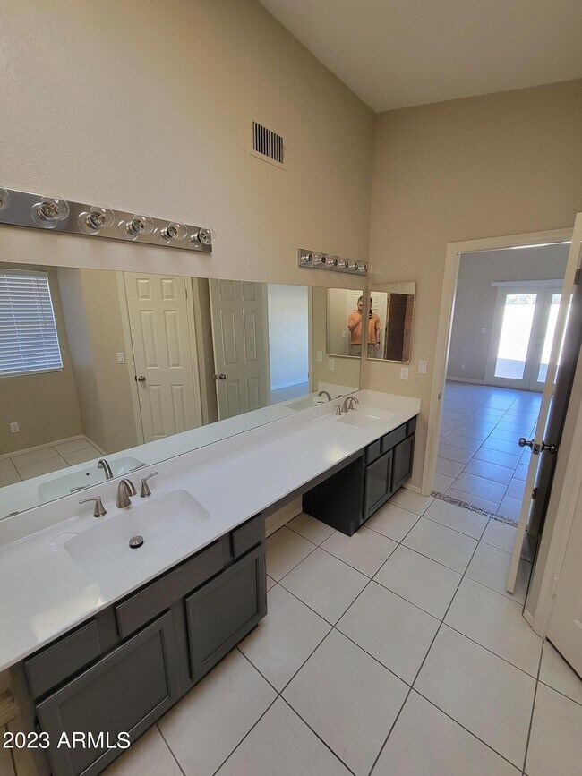 Foto del edificio - 6320 W Shaw Butte Dr