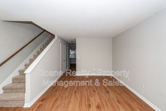 Foto del edificio - 296 Fleming Rd