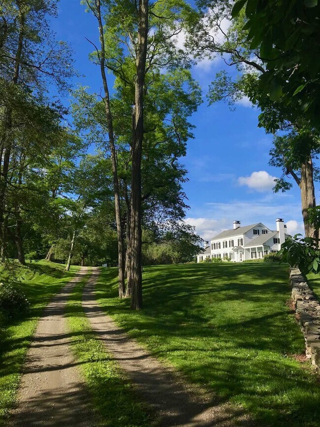 Foto del edificio - 600 Chestnut Ridge Rd