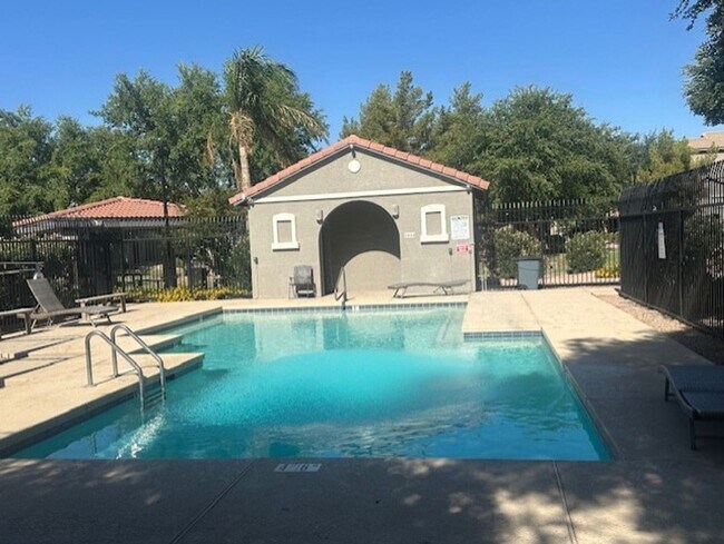 Foto del edificio - Beautiful 3 bed/2.5 bath home near San Tan...