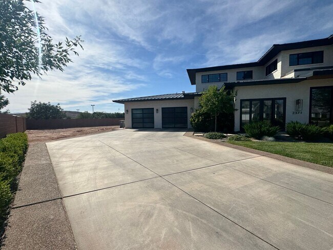 Foto del edificio - Custom Home in LITTLE VALLEY with Hair Studio