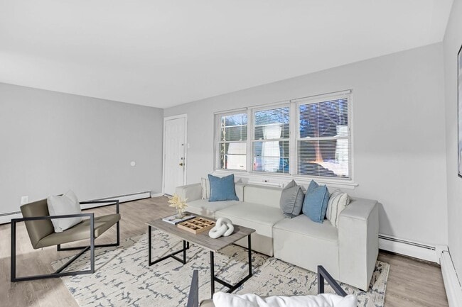 Interior Photo - Townbank Manor