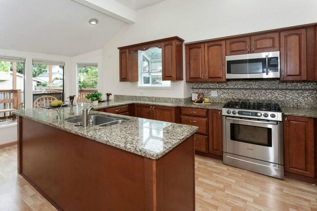 Foto del edificio - Great Bothell home on a fantastic lot!