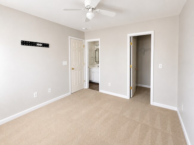 Dormitorio número 1 en la primera planta - 4405 Singing Oak Ct