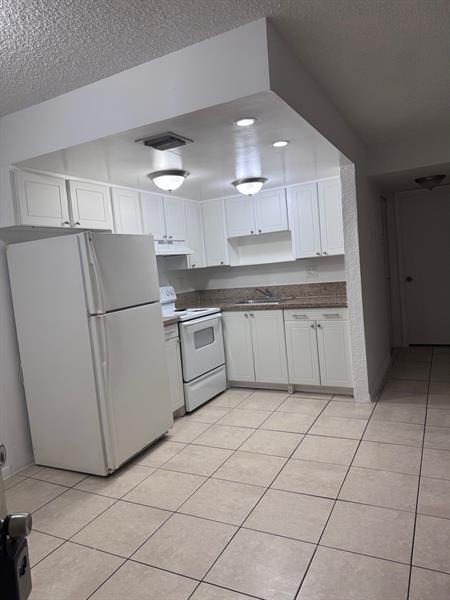 Foto principal - 6001 NW 7th St