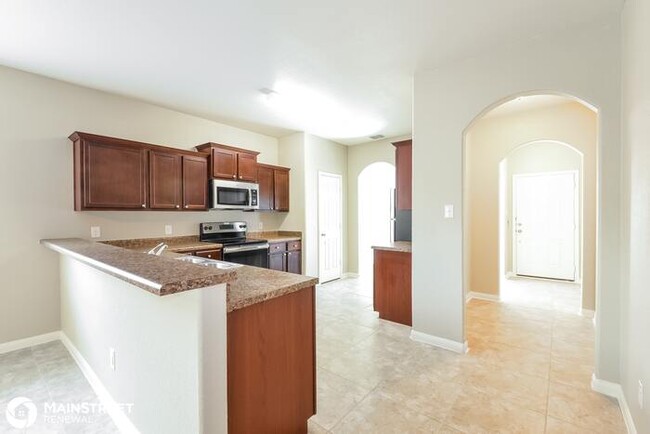 Building Photo - 6323 Sinclair Rd, San Antonio, TX 78222