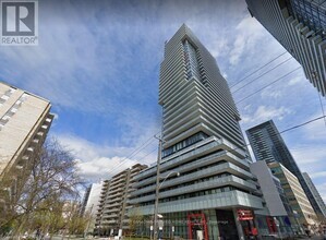 Building Photo - 185-3185 Roehampton Ave
