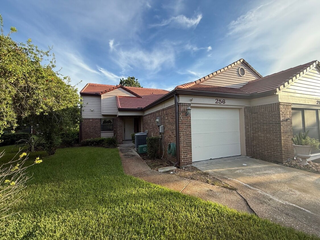 Foto principal - Spacious 2 bedroom, 2 bathroom home