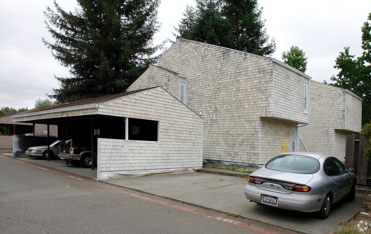 Building Photo - 939 Civic Center Dr