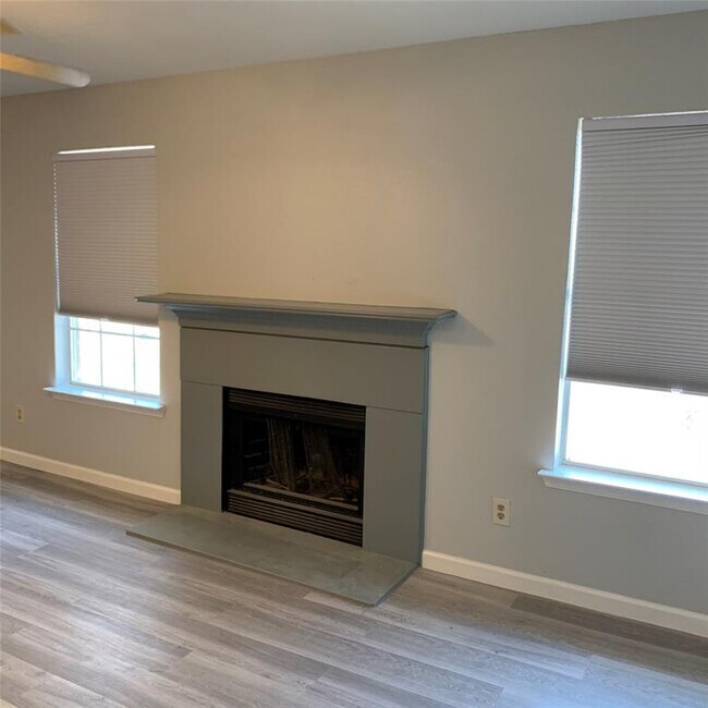 Building Photo - 728 Greystoke Dr