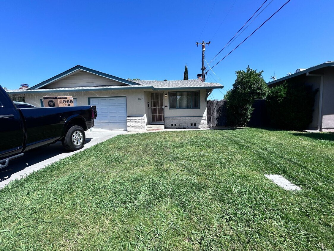 Primary Photo - 3125-3127 Cottage Park Avenue