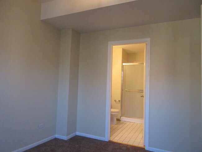 Foto del edificio - 7037 S Crandon Ave