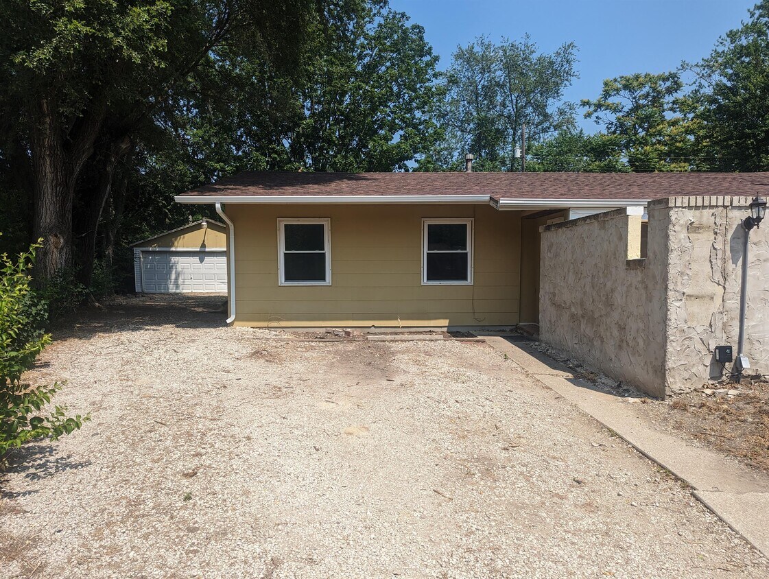 6 Southwood Ct, Champaign, IL 61821 House Rental in Champaign, IL