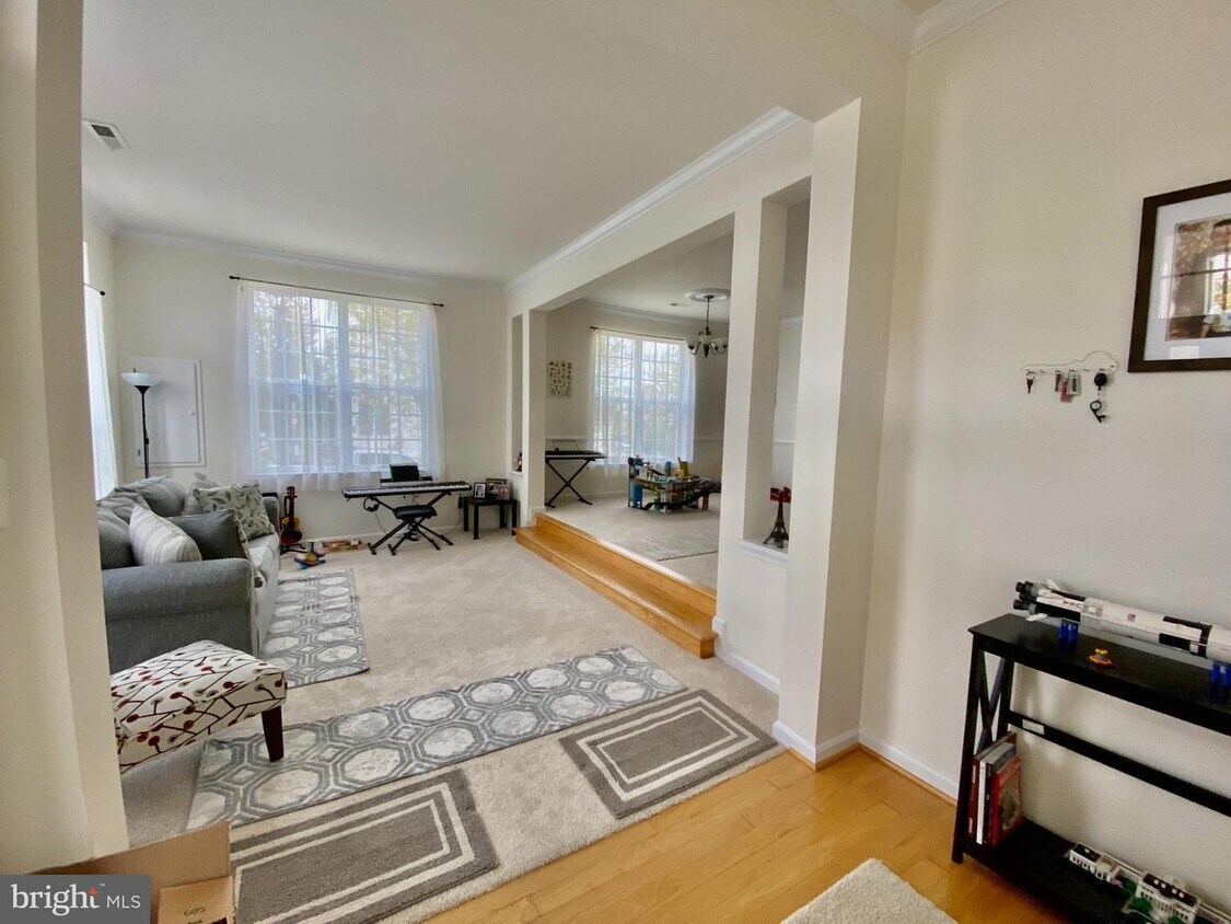 Primary Photo - 13570 Village Green Dr