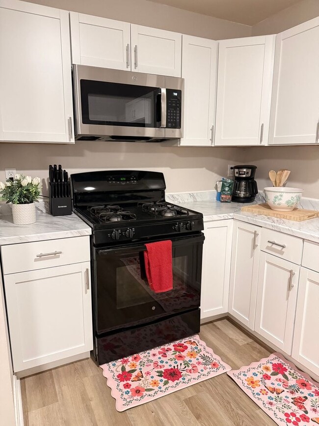 Building Photo - 33-37-37 Grant St