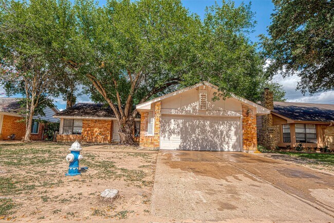 Building Photo - 2226 Gray Hawk Ln