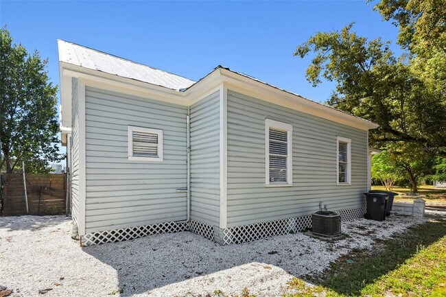 Building Photo - 2209 N 12th St