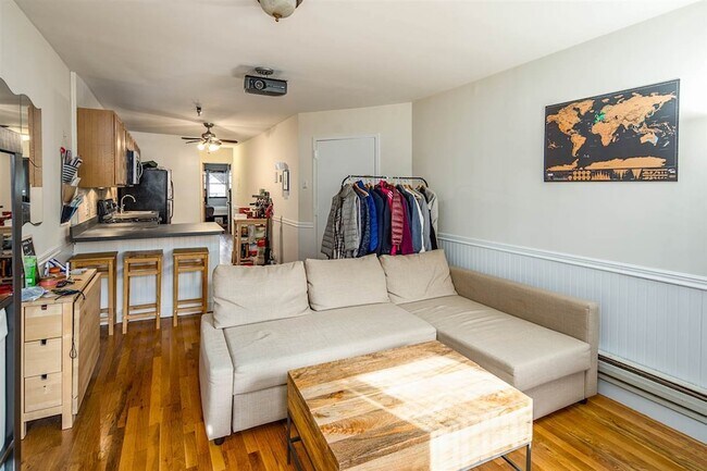 Foto del edificio - 342 4TH St