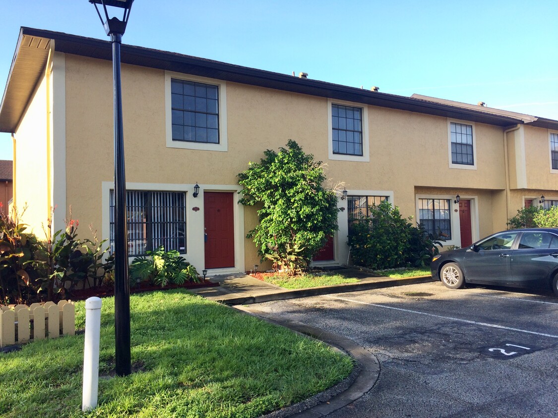 Foto principal - 7404 Woodburn Ct