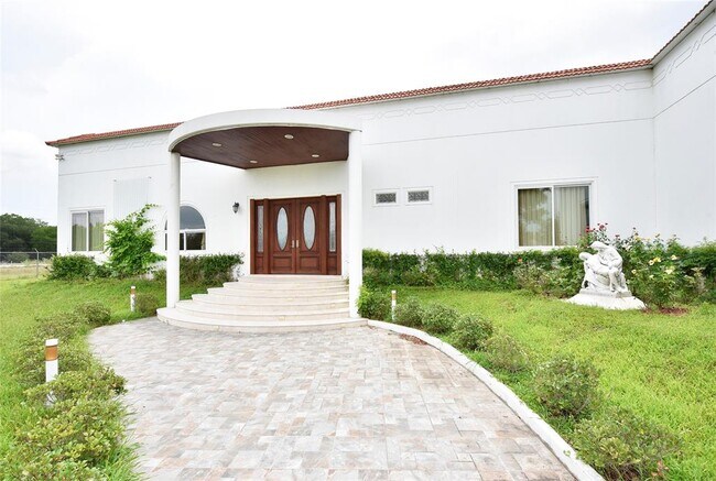 Foto del edificio - 6602 Rohan Rd