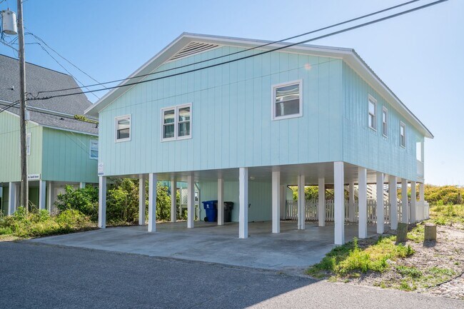 Foto del edificio - VINTAGE BEACHFRONT COTTAGE AVAILABLE FOR OFF-SEASON MONTHLY RENTAL