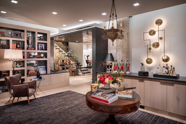 Building Photo - 1 S Park St