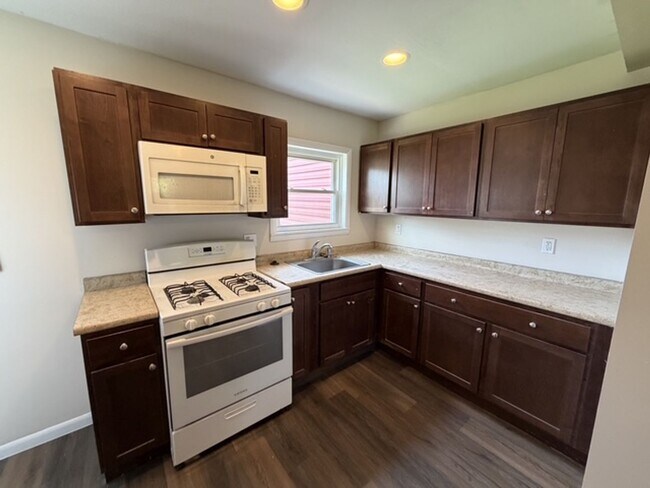 Building Photo - House in Peoria - 2 bedroom, 2 bathroom