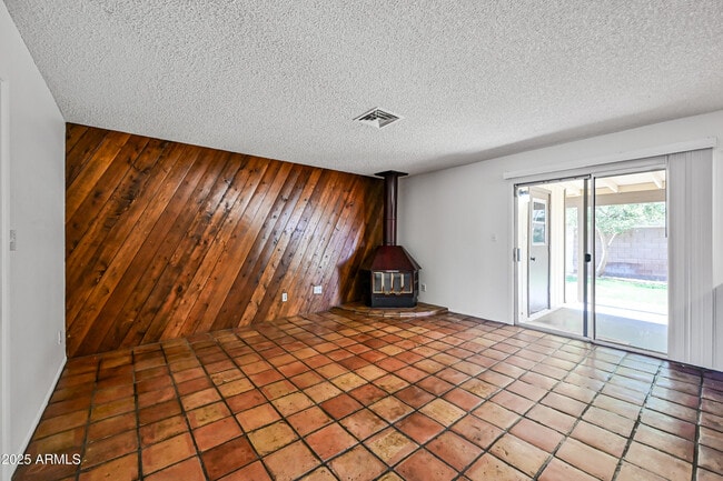 Building Photo - 1252 E El Parque Dr