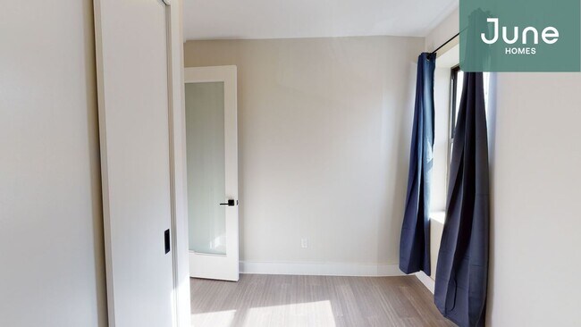 Building Photo - Full room in 4-bed/2.0-bath Home