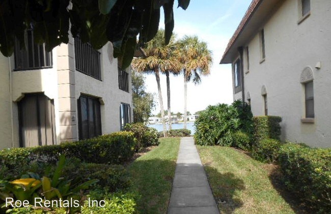 Building Photo - 10164 Seminole Island Dr