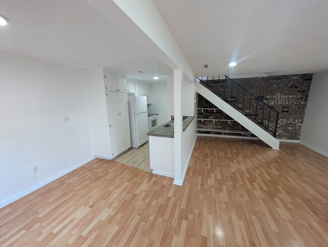 Building Photo - 2125 S Division Ave