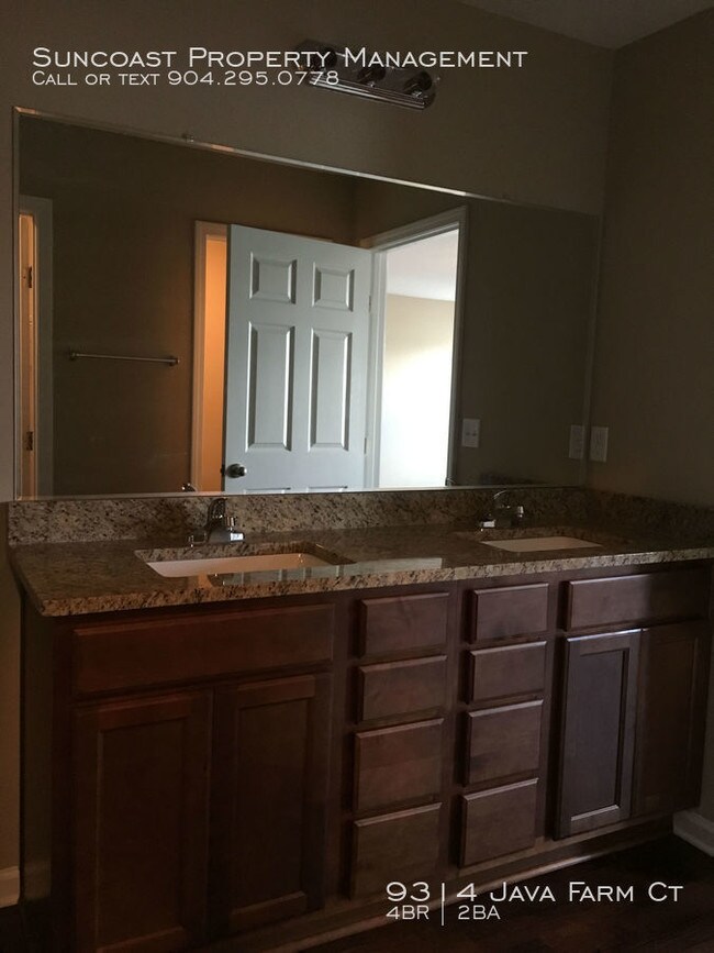 Building Photo - Spacious new home!