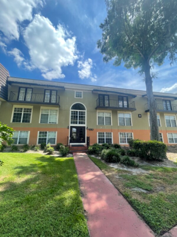 Foto del edificio - 3938 Versailles Dr