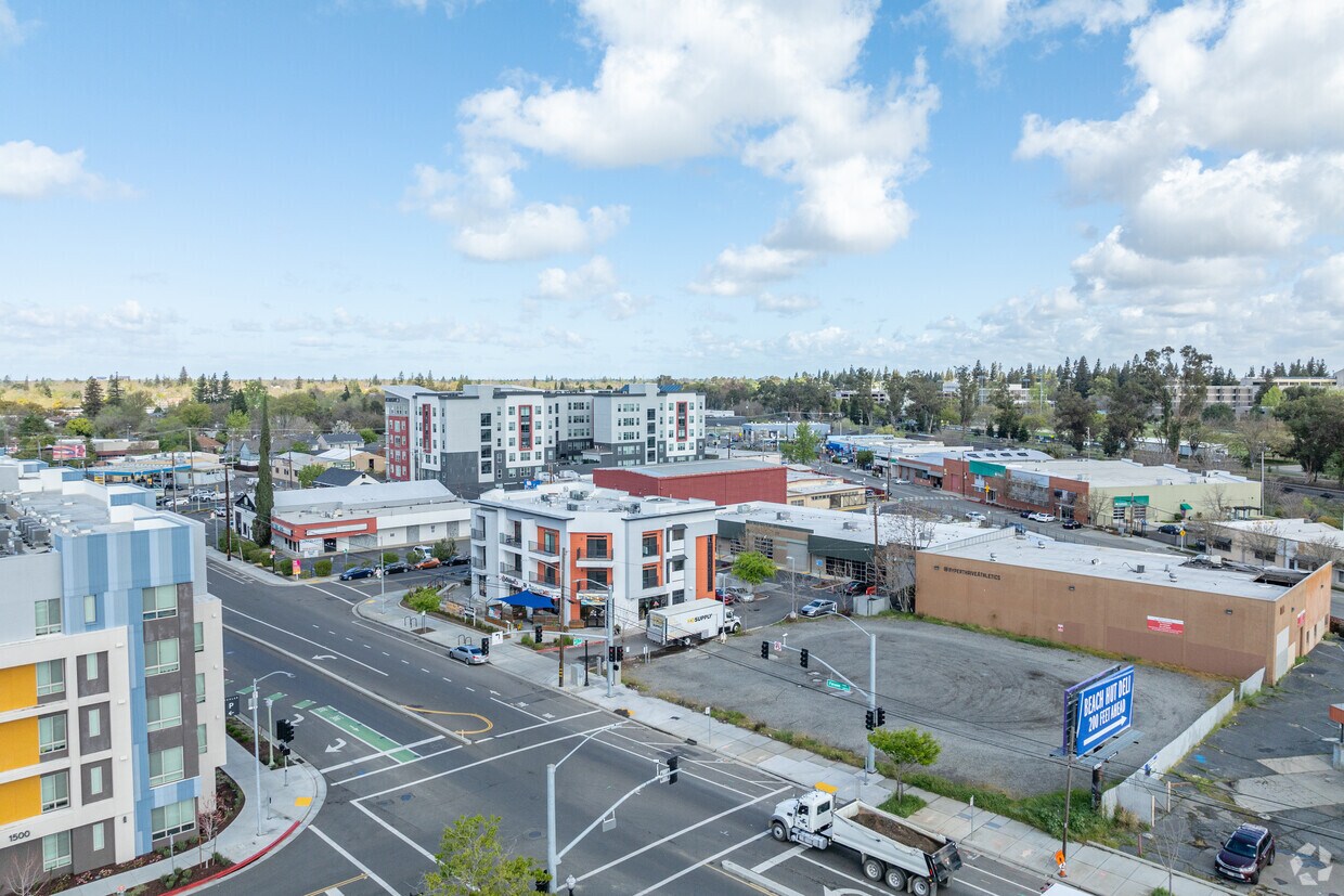 Foto aérea - 6601 Folsom Blvd