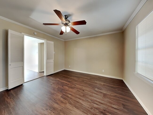 Building Photo - Fantastic Corner Lot Home!!