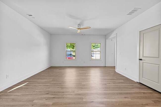 Foto del edificio - 3 Bedroom Walkable to Downtown Zebulon. Lawncare included!