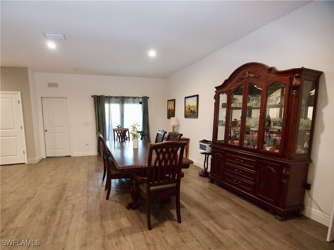 Building Photo - 5044 NE Tradewinds Cir