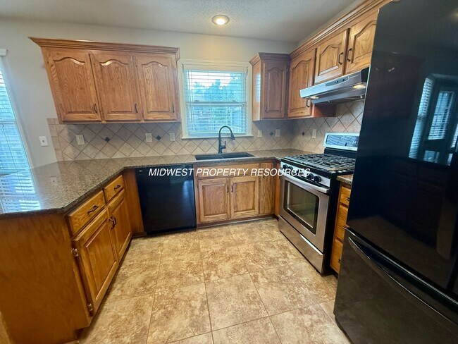 Foto del edificio - Spacious 3 Bed, 2.5 Bath Home with Finishe...