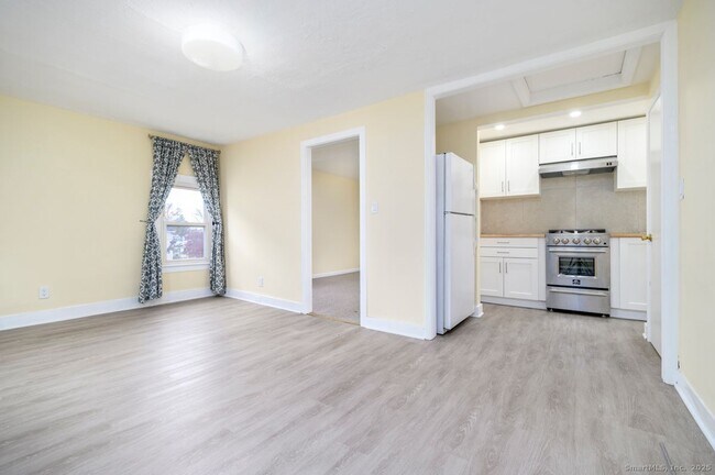 Foto del edificio - 75 Soundview Ave