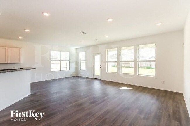 Foto del edificio - 7214 Hillside Ave