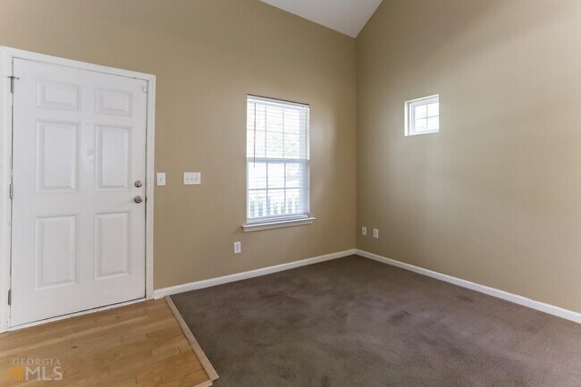 Building Photo - 247 Silver Ridge Dr