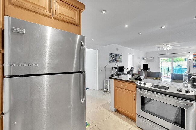 Building Photo - 200 S Birch Rd